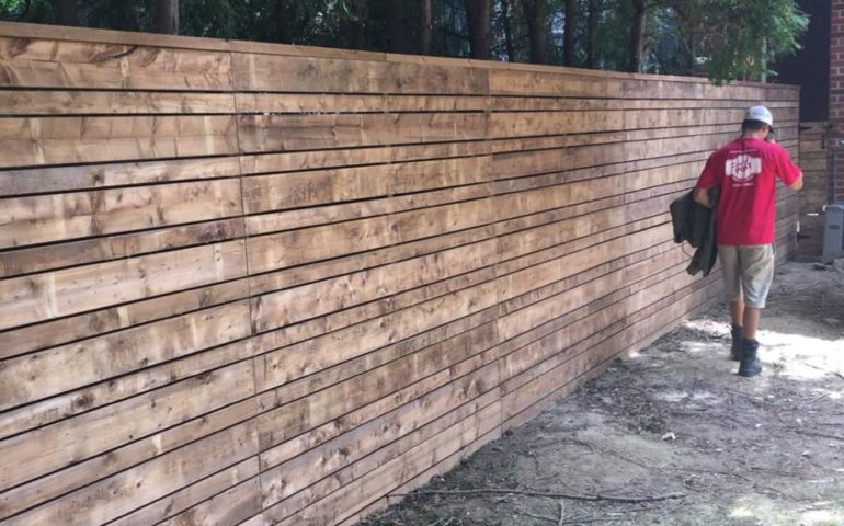 https://vertexpages.com/wp-content/uploads/2017/06/Perfect-Post-Hole-Fence-770x480.jpg
