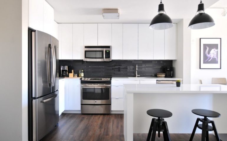 https://vertexpages.com/wp-content/uploads/2019/08/white-kitchen-trends-latest-designs_kitchen-decoration-770x480.jpg