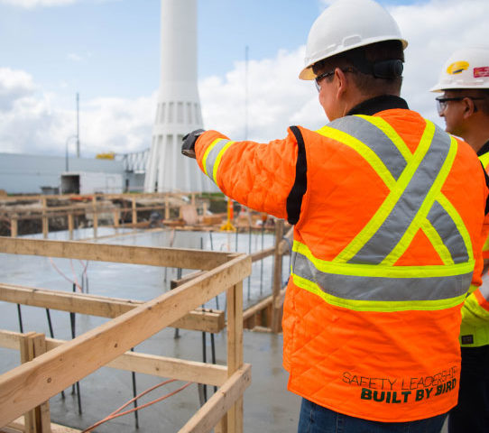 https://vertexpages.com/wp-content/uploads/2019/10/building-canada-workers-542x480.jpg