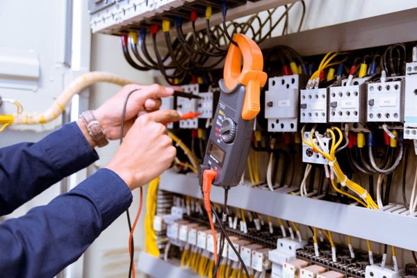 https://vertexpages.com/wp-content/uploads/2021/12/electrical-contractor-1.jpg